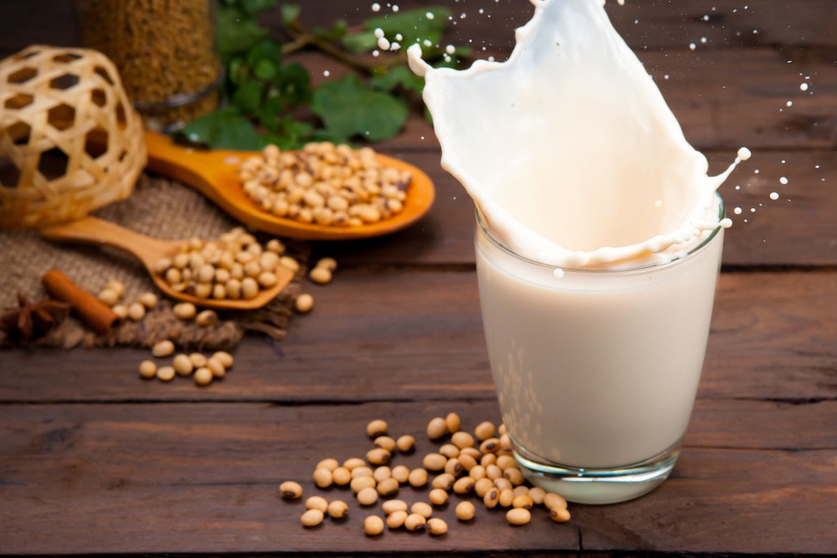 Bà đẻ có nên uống sữa đậu nành